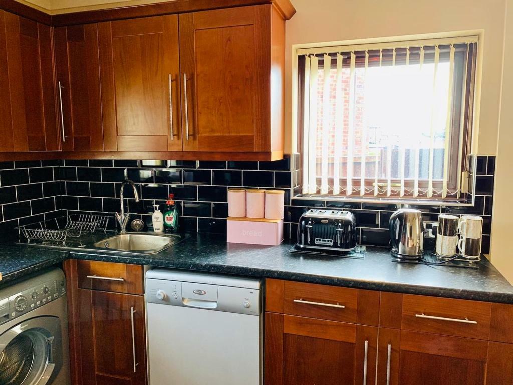 Housefield Stay Bucknall  Екстериор снимка